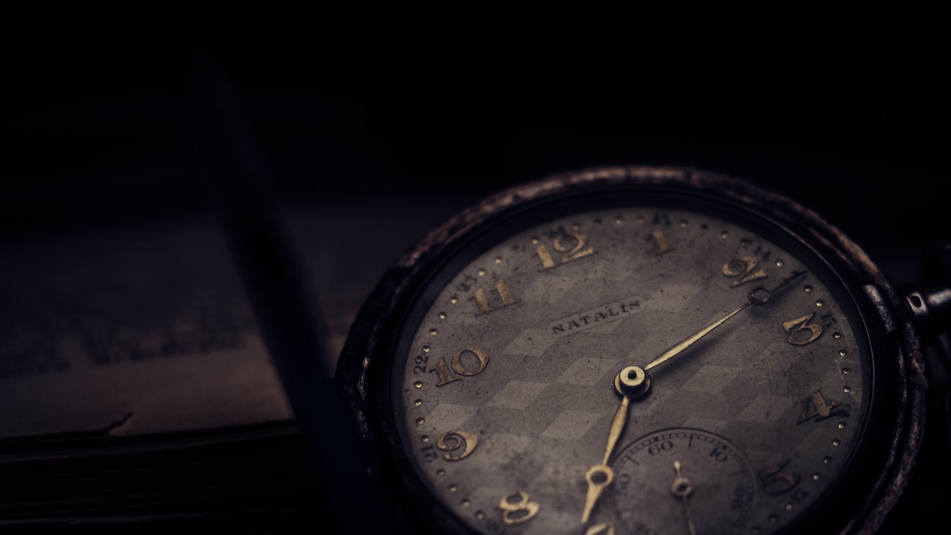 close up photography of vintage watch